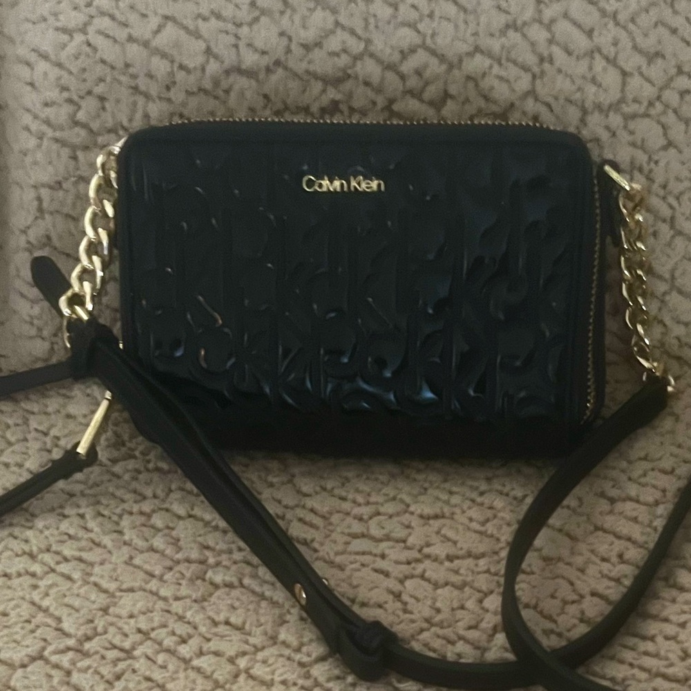 CALVIN KLEIN -NWOT Women’s Black Crossbody Bag